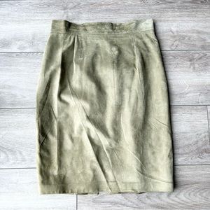 Vintage  Danier Sage Suede Leather Pleated Knee Length Skirt Made in Canada